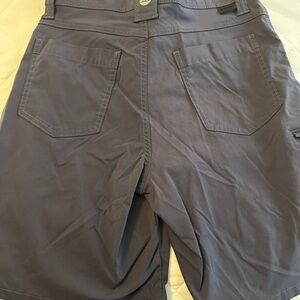Men’s grey shorts